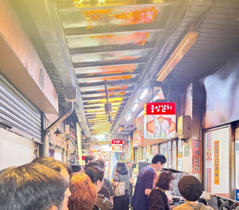 Diners waiting outside Jungang Galchi in the covered Namdaemun Hairtail Alley